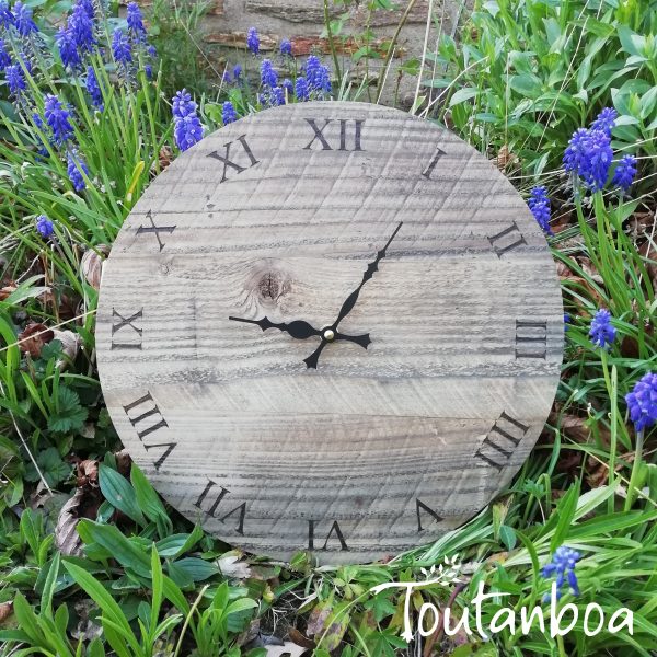 Horloge ronde chiffres romains